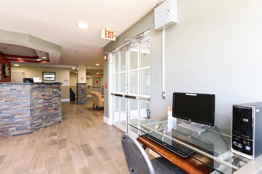 Econo Lodge Inn Suites Greenville 36/69
