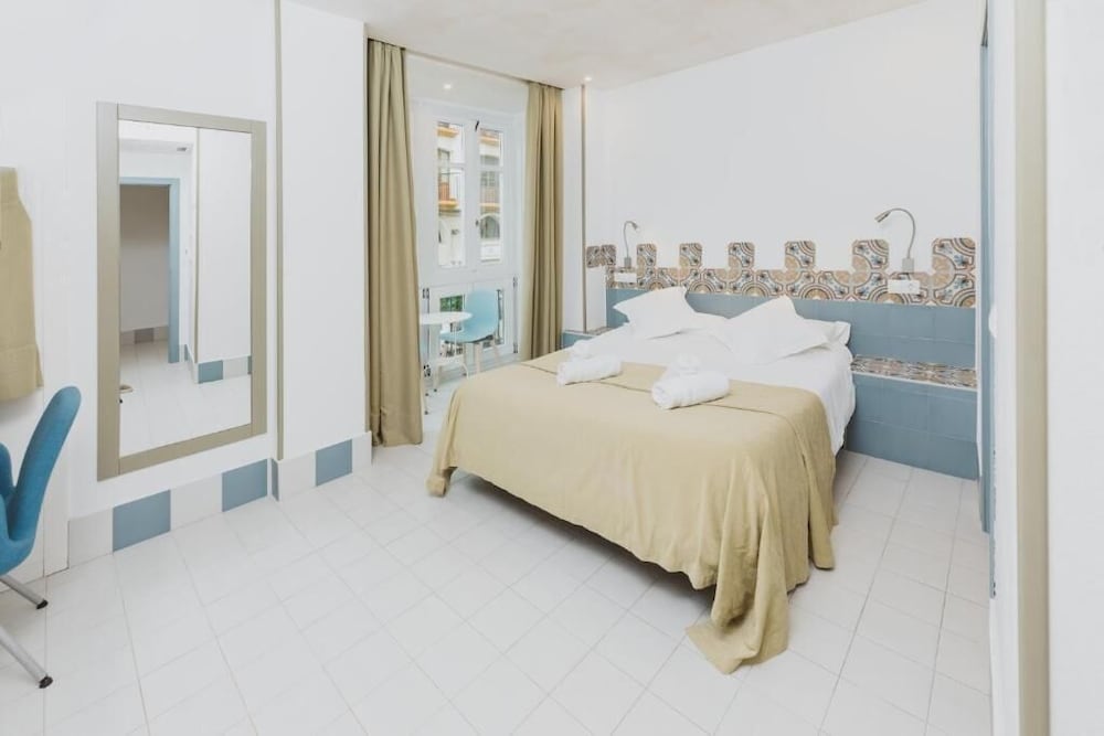 Hostal Gravina 19/50