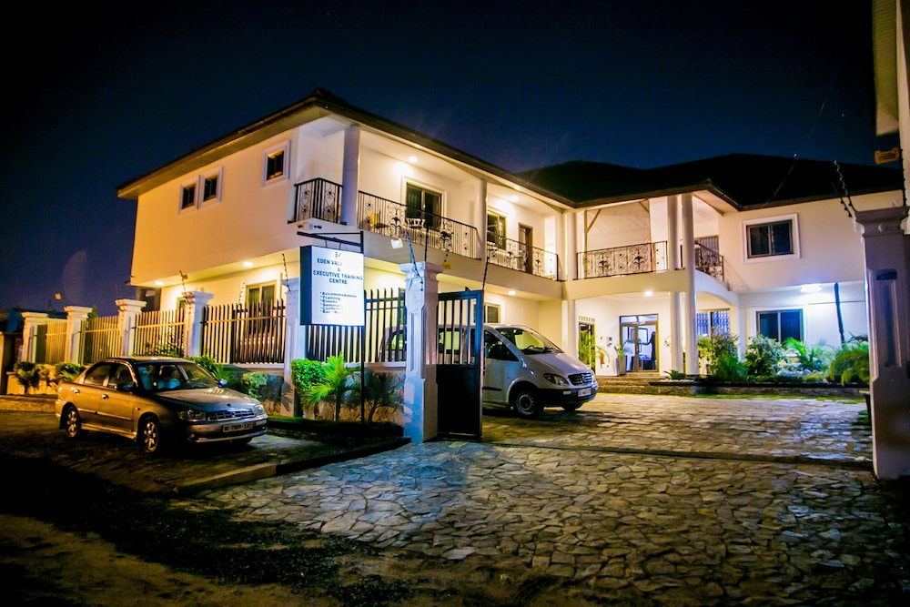 Eden Vale Hotel 43/50