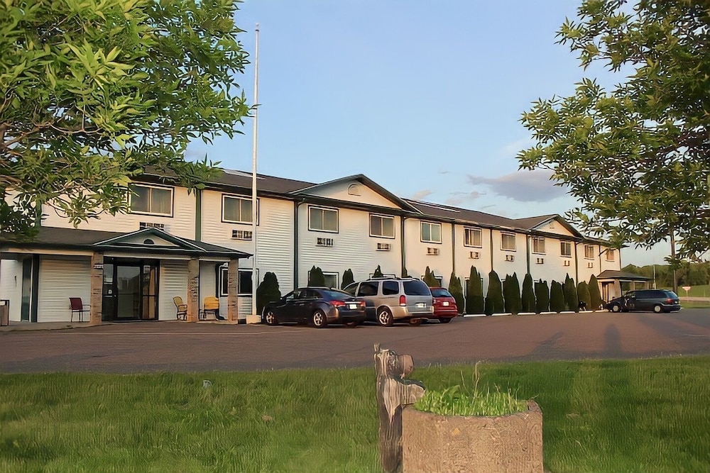 AmeriVu Inn and Suites-Stanley 39/47