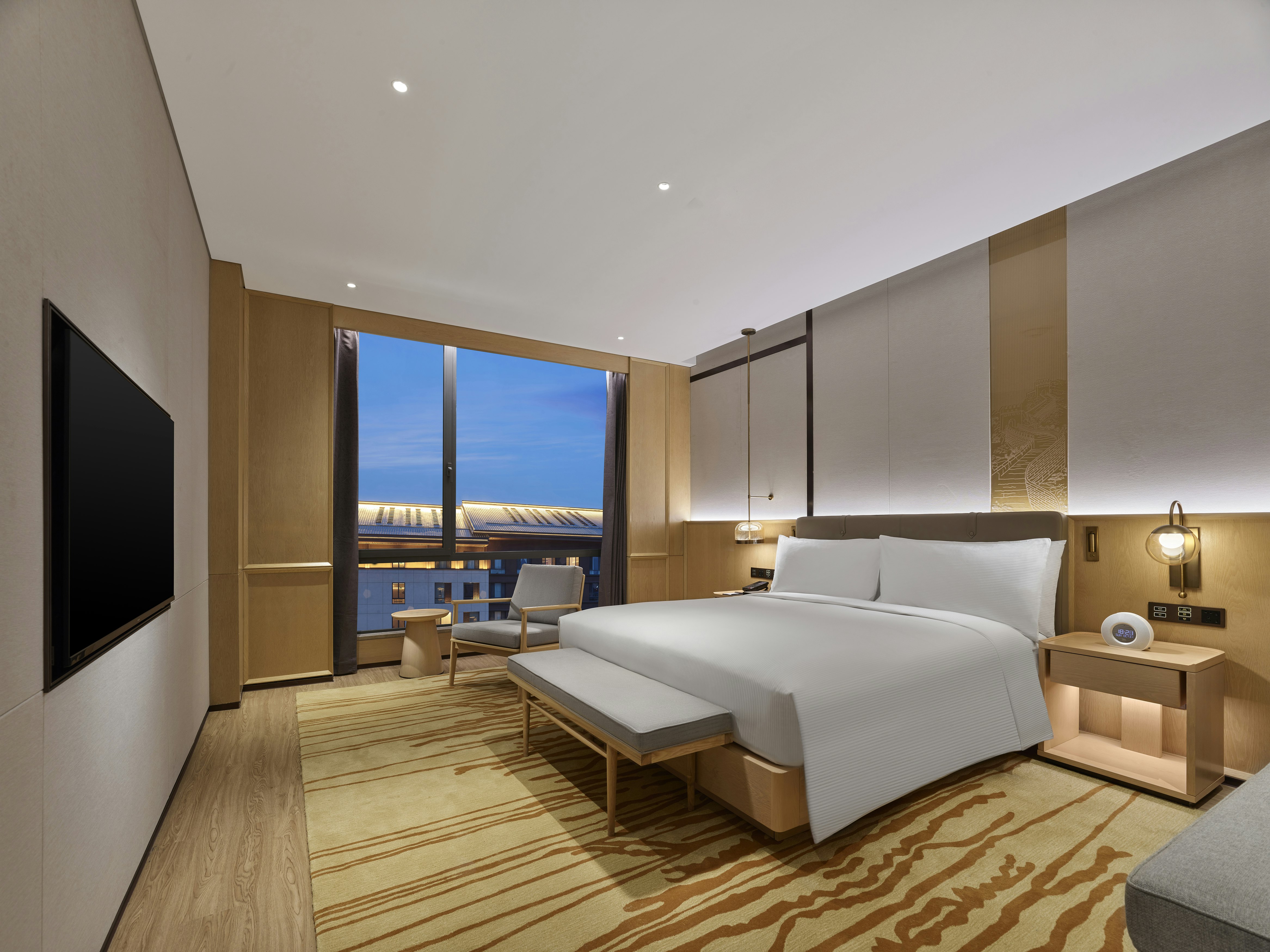 DELUXE, SUITE, KING BED