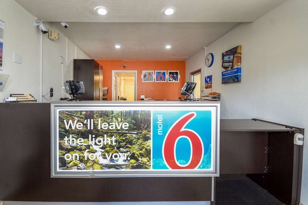 Motel6 Kelso, WA - Mt. St. Helens 9/45