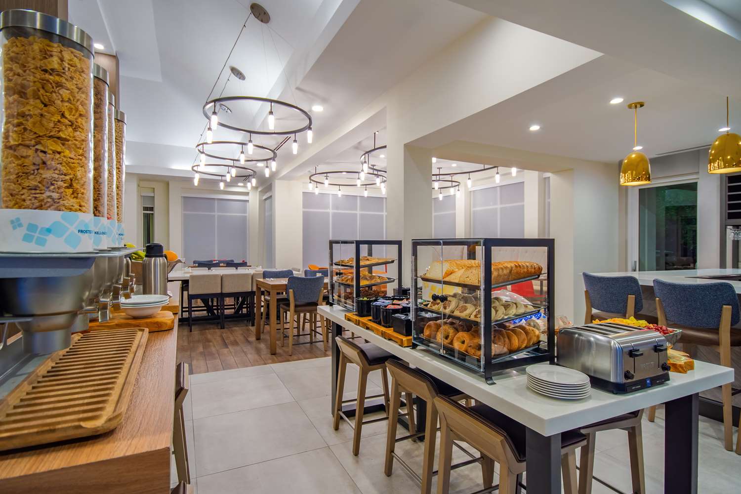 restaurant cafeteria