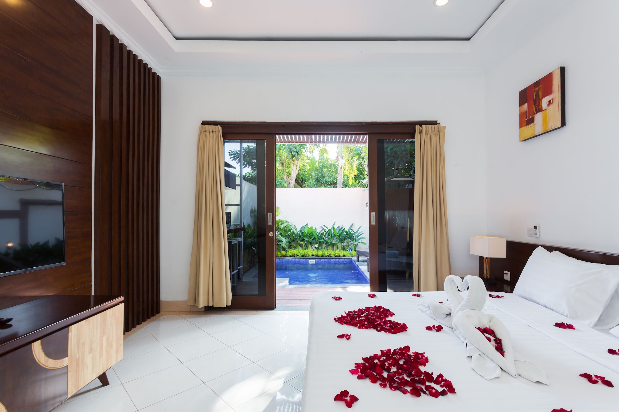 1 BEDROOM, VILLA, WITH POOL