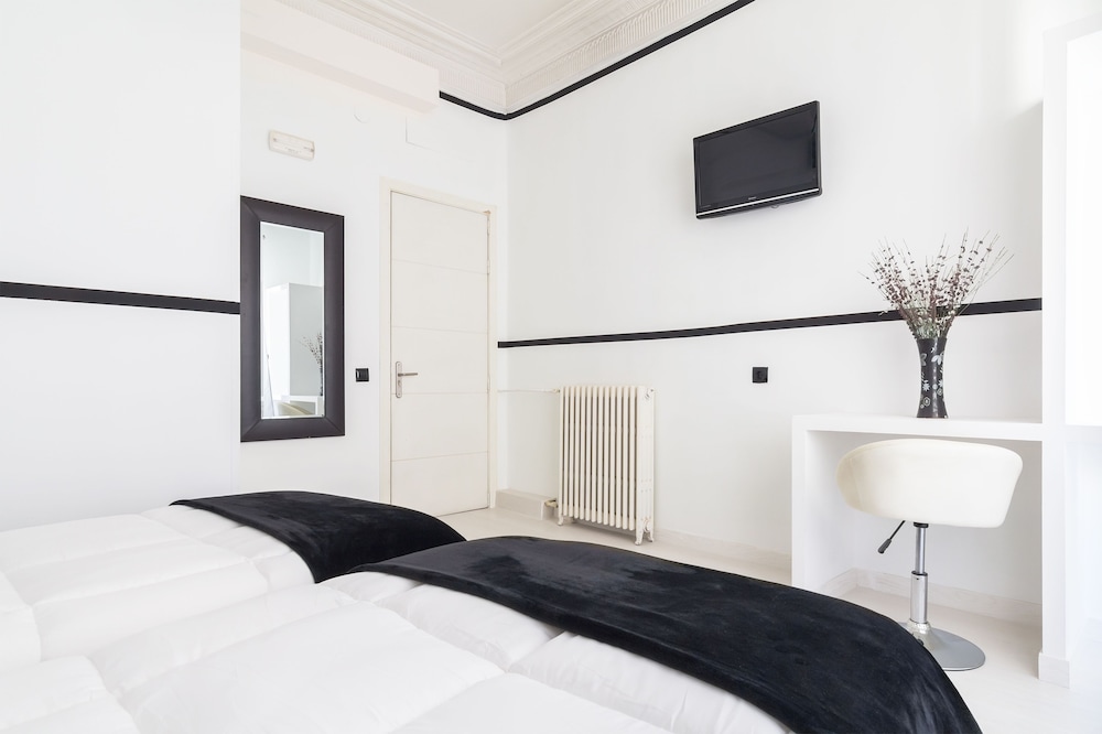 Hostal Gran Via 63 Rooms 16/28