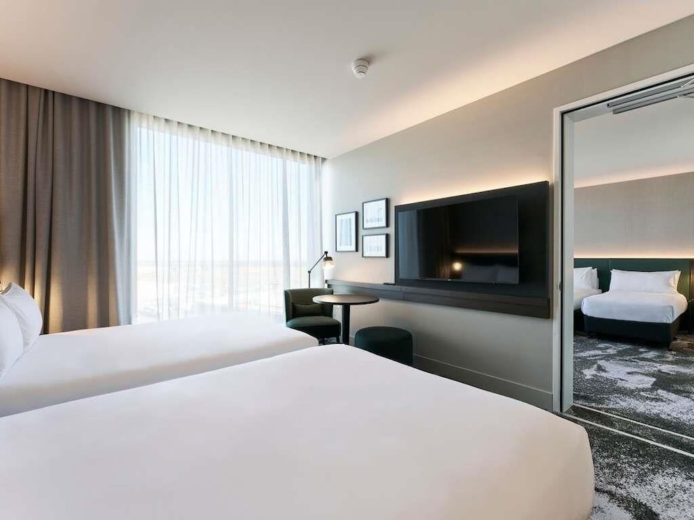 DELUXE, 2 DOUBLE BEDS