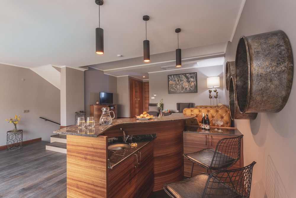 Orka Cove Hotel Penthouse & Suites - Adults Only 12/71