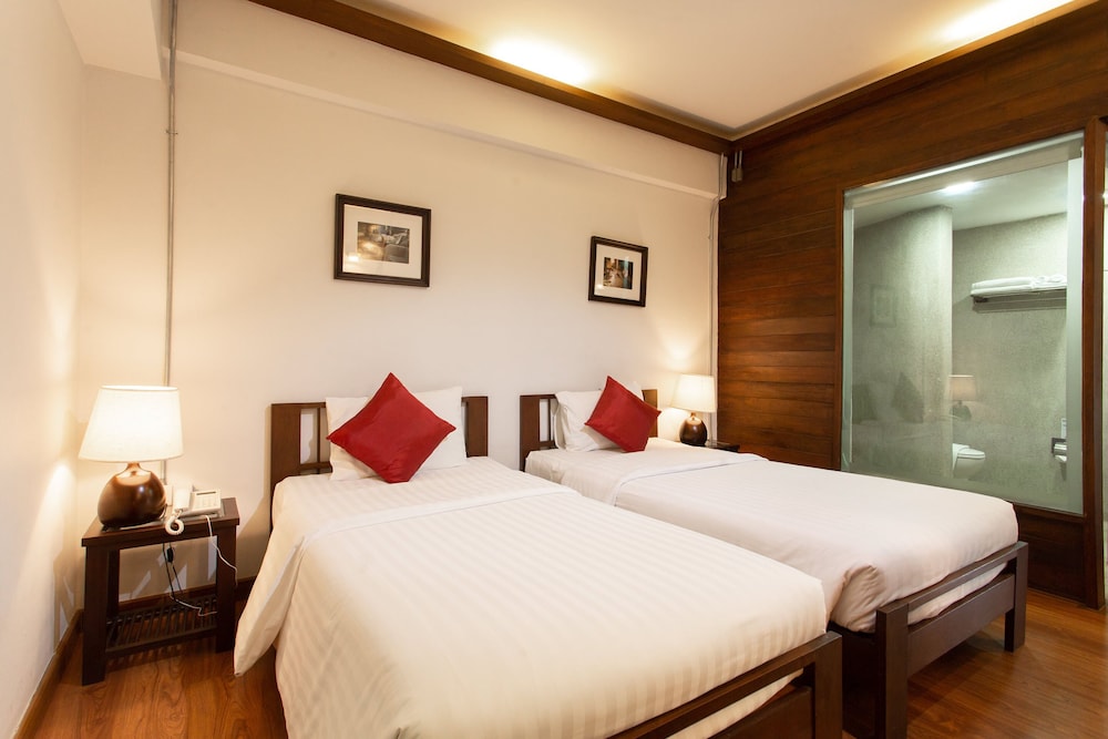 Nightbazaar Inn Hotel 19/48