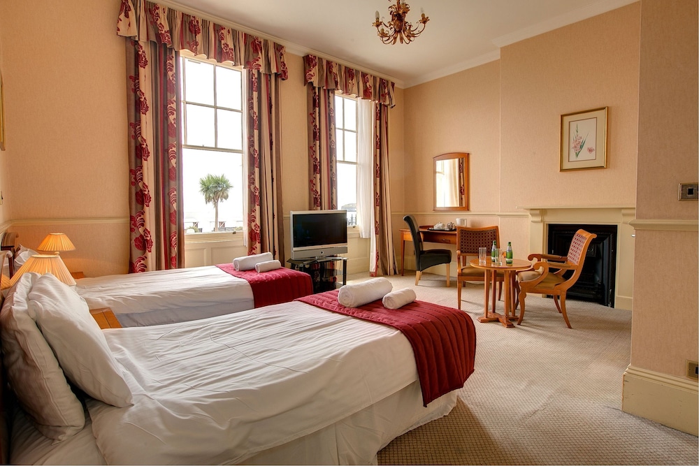 Russell Hotel - Daish's Holidays 11/59