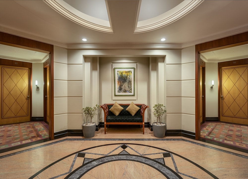 Sarovar Portico Kalupur Ahmedabad 5/42