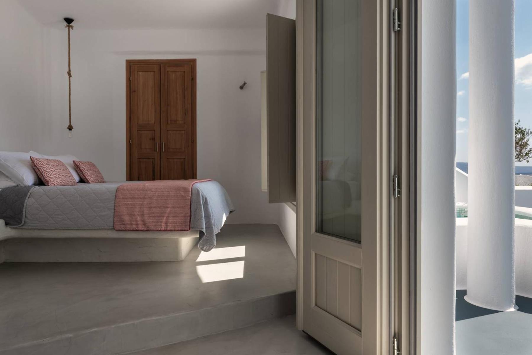Honeymoon, Suite, Caldera View, Outdoor Jetted Tub، La Perla Villas And Suites Adults Only 6/10