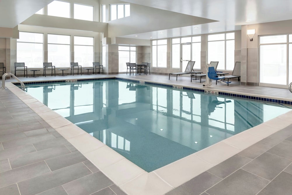 Residence Inn By Marriott Detroit Dearborn 8/33