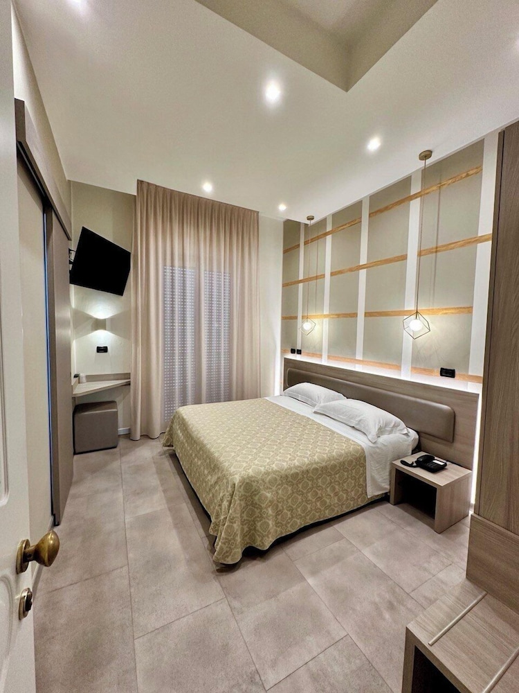 SUPERIOR, DOUBLE OR TWIN BED