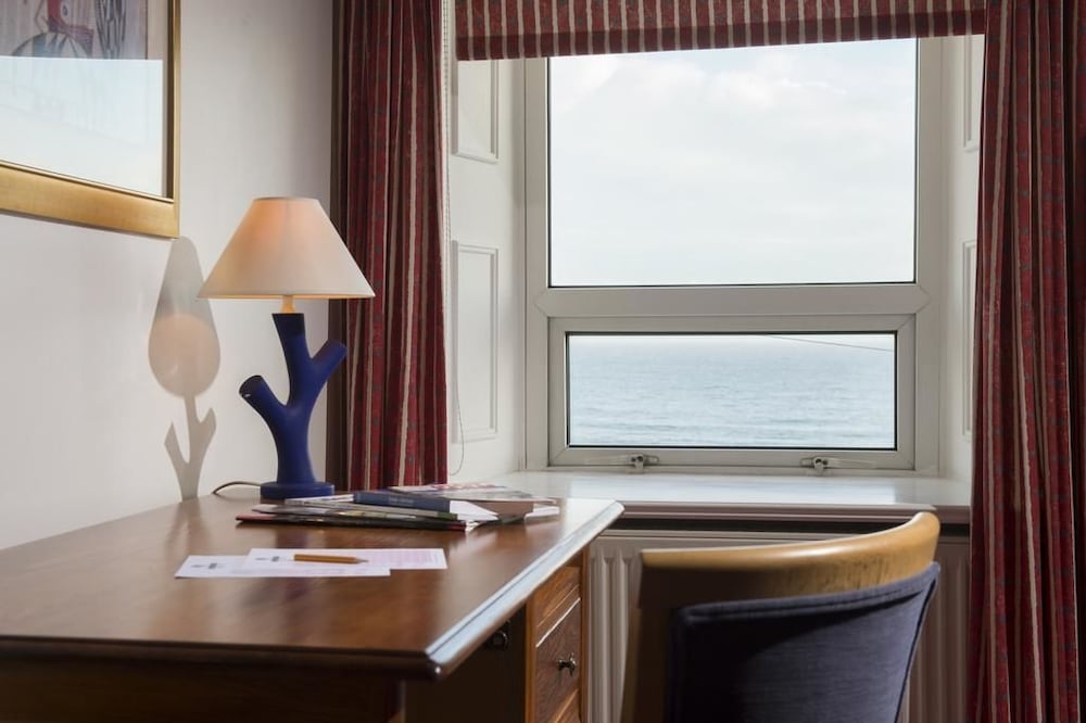 Regency Hotel 29/37