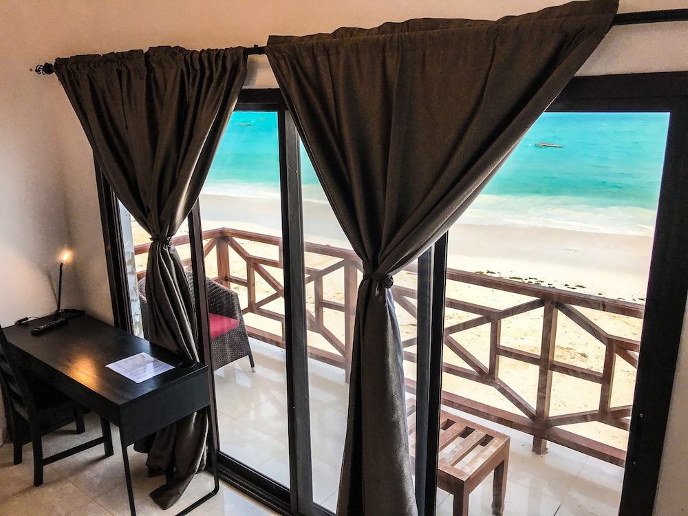 Jambiani White Sands Beach Bungalows 39/68