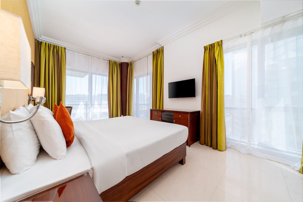 1 BEDROOM, APARTMENT, KING BED