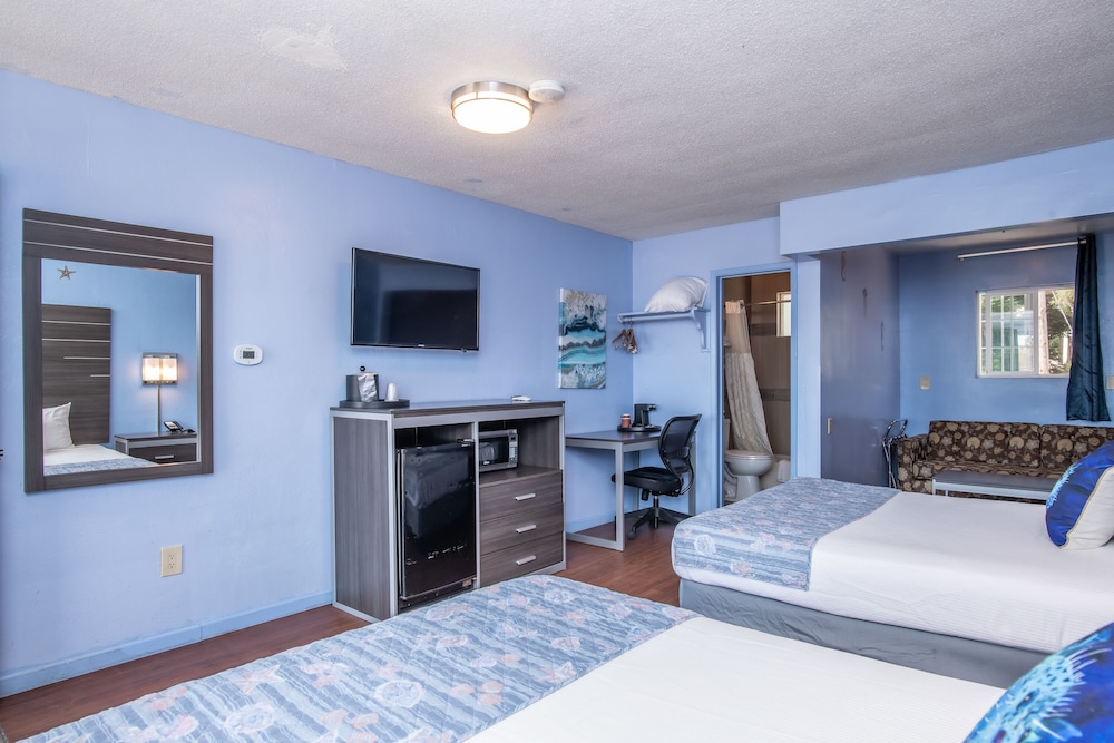 Aqua Breeze Inn 31/55