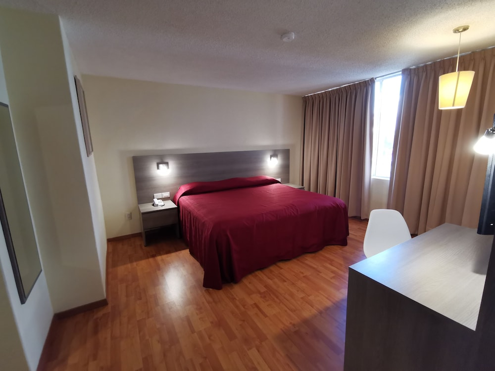 Hotel Del Angel 33/57