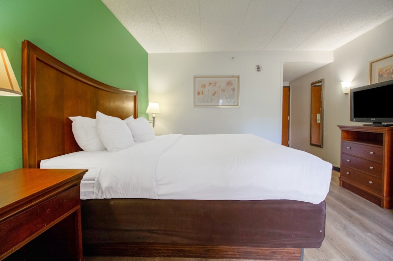 Tulsa Square Hotel Central, I-44 By OYO 17/42
