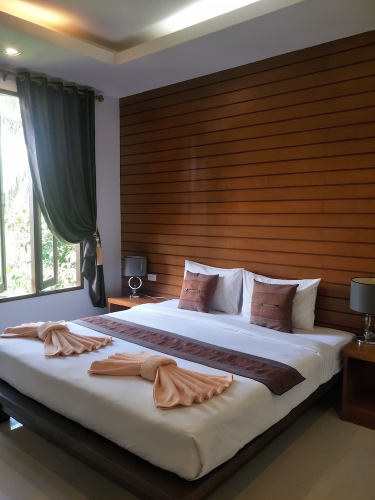 Lanta Intanin Resort 15/64