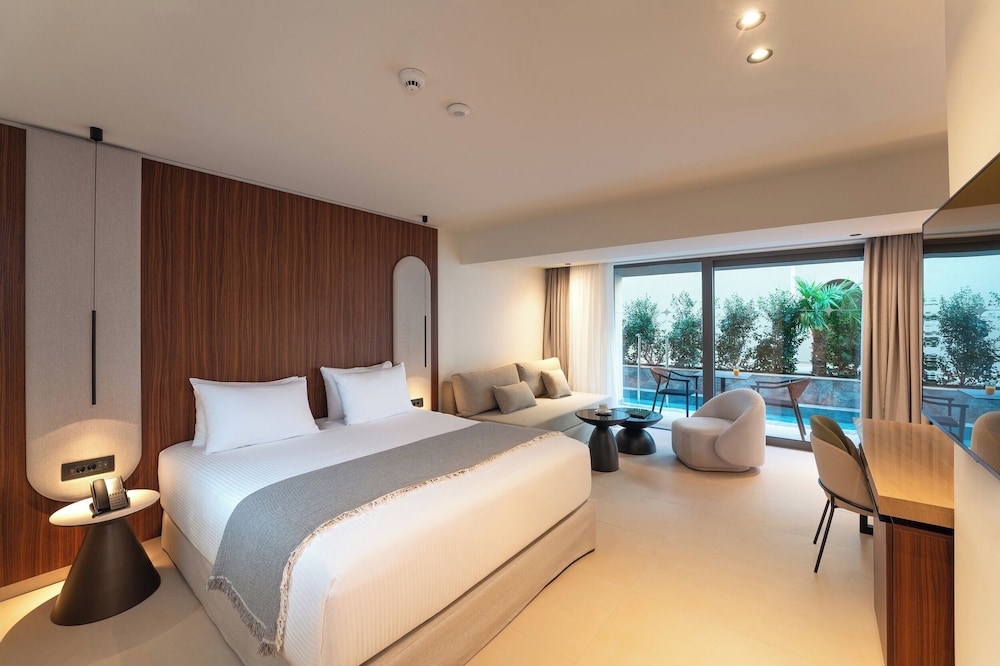 Deluxe, Triple, King Bed, Sofa, Swim Up Pool