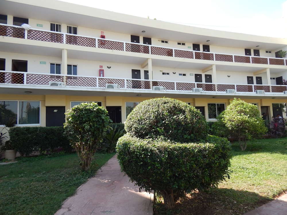 Las Jacarandas Hotel 6/37
