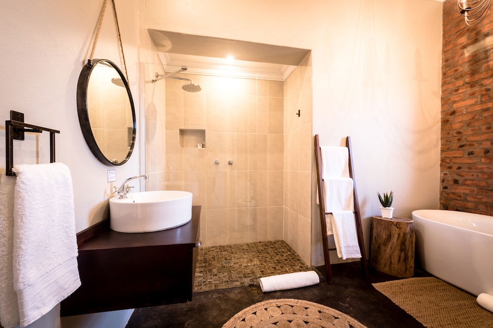 The Hilton Bush Lodge 43/45