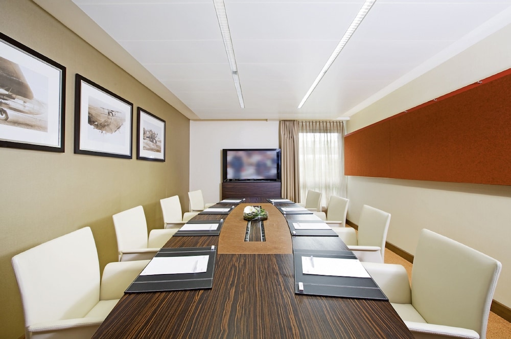 Movenpick Hotel Zurich Airport 67/68