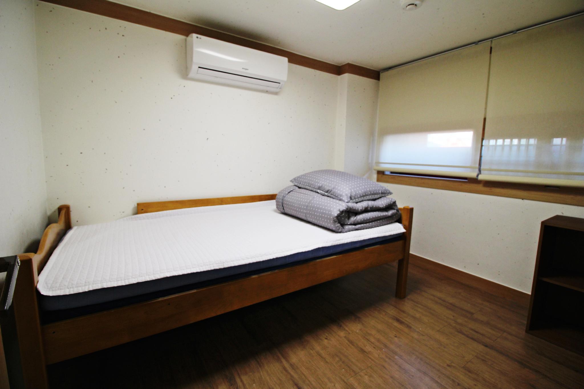 Room, Single