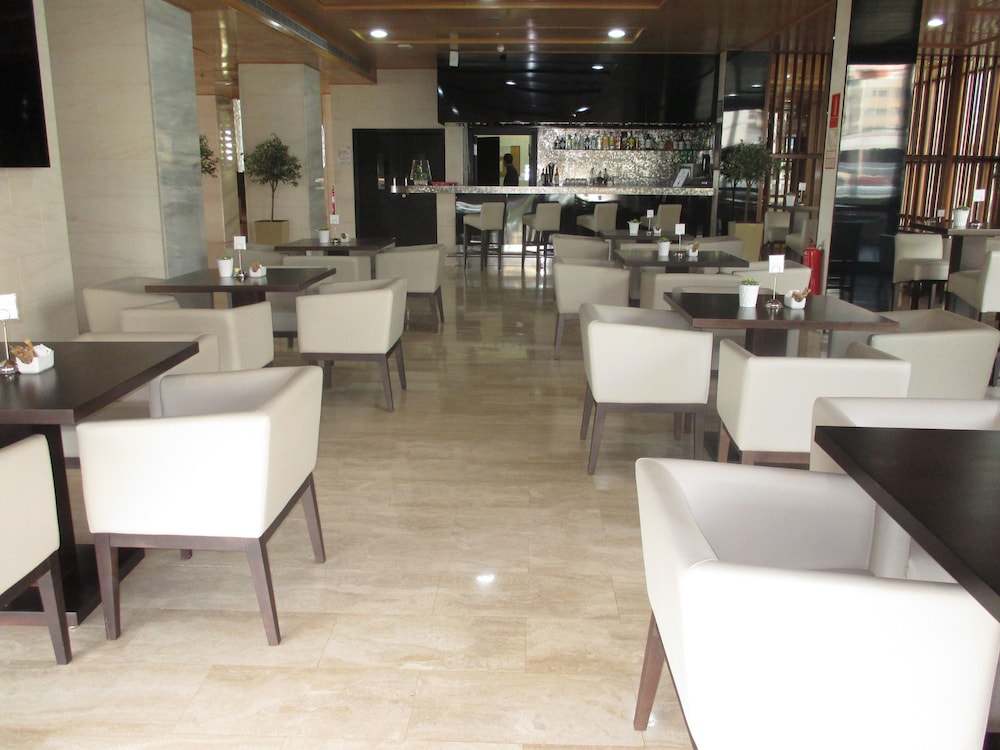 Hotel Escuela Santa Cruz 48/67