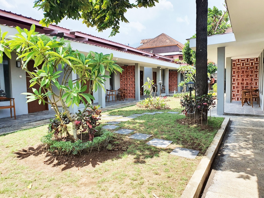 SANUR AGUNG HOTEL 72/77