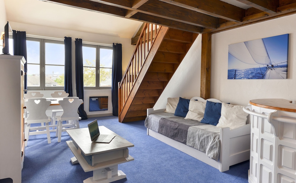 Hotel the Originals Domaine Des Thomeaux 35/50
