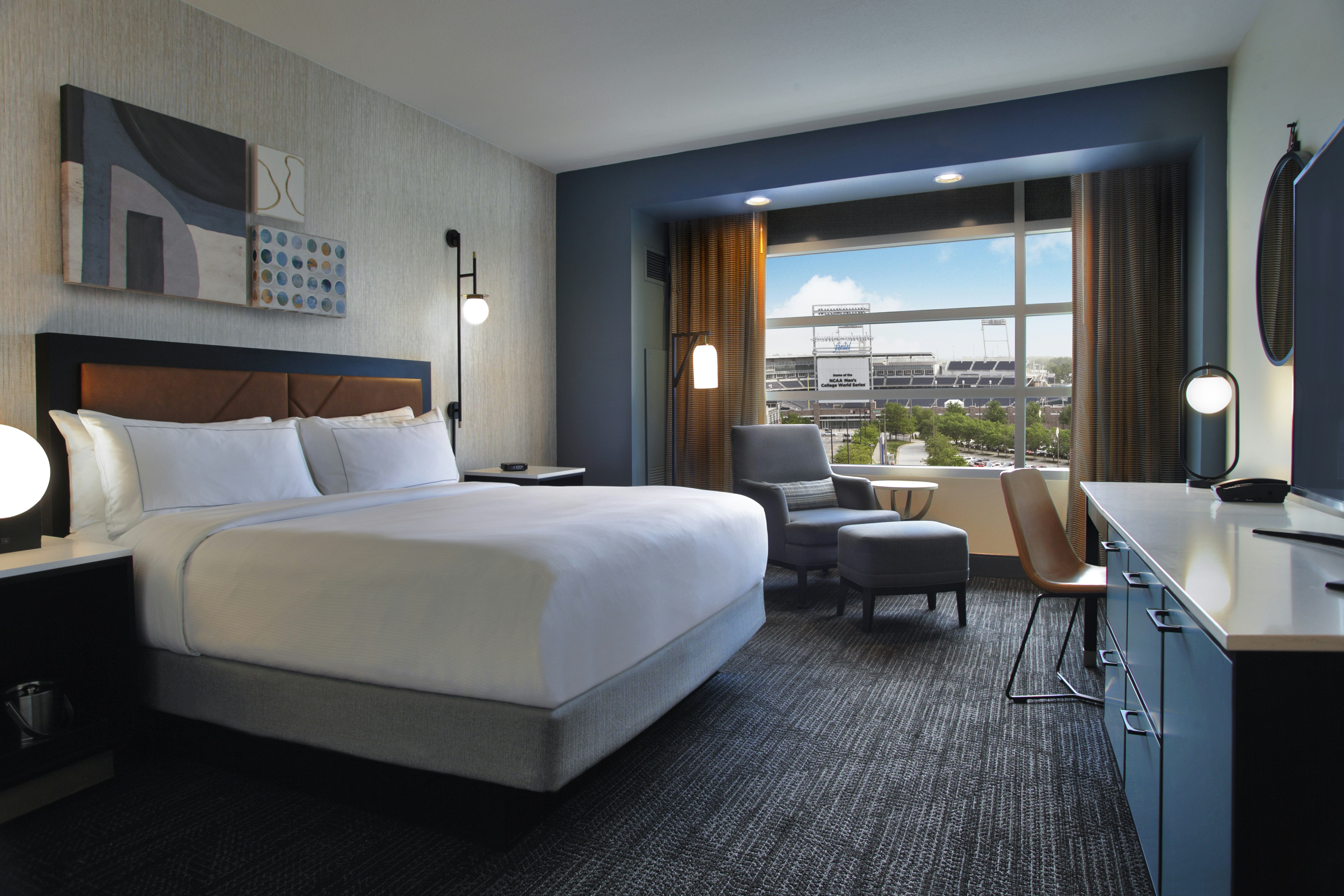 PREMIUM, KING BED, BALLPARK VIEW