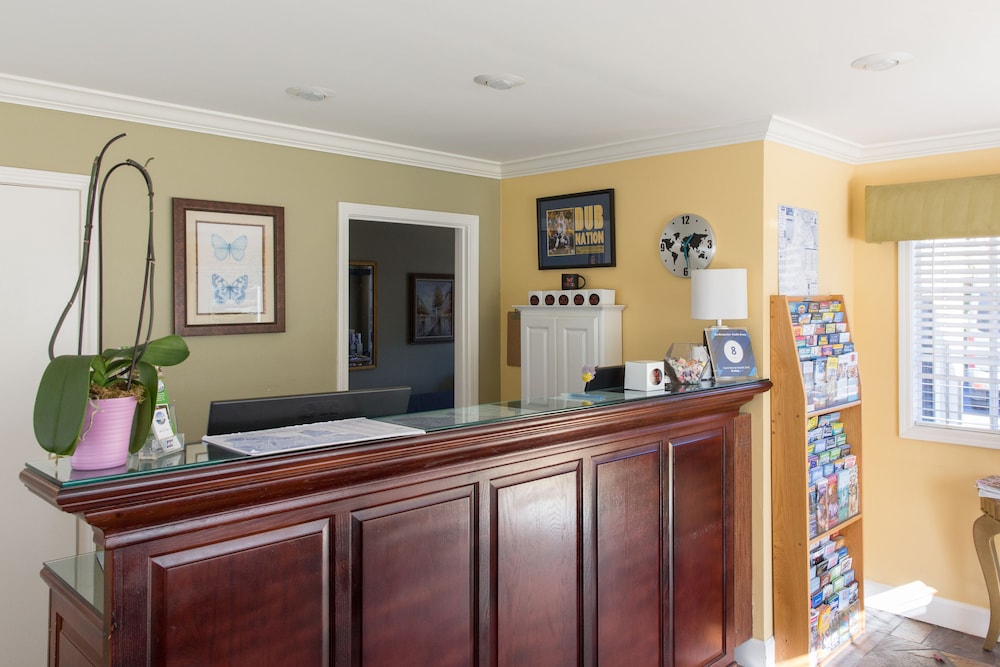 Sea Breeze Inn And Cottages 9/75