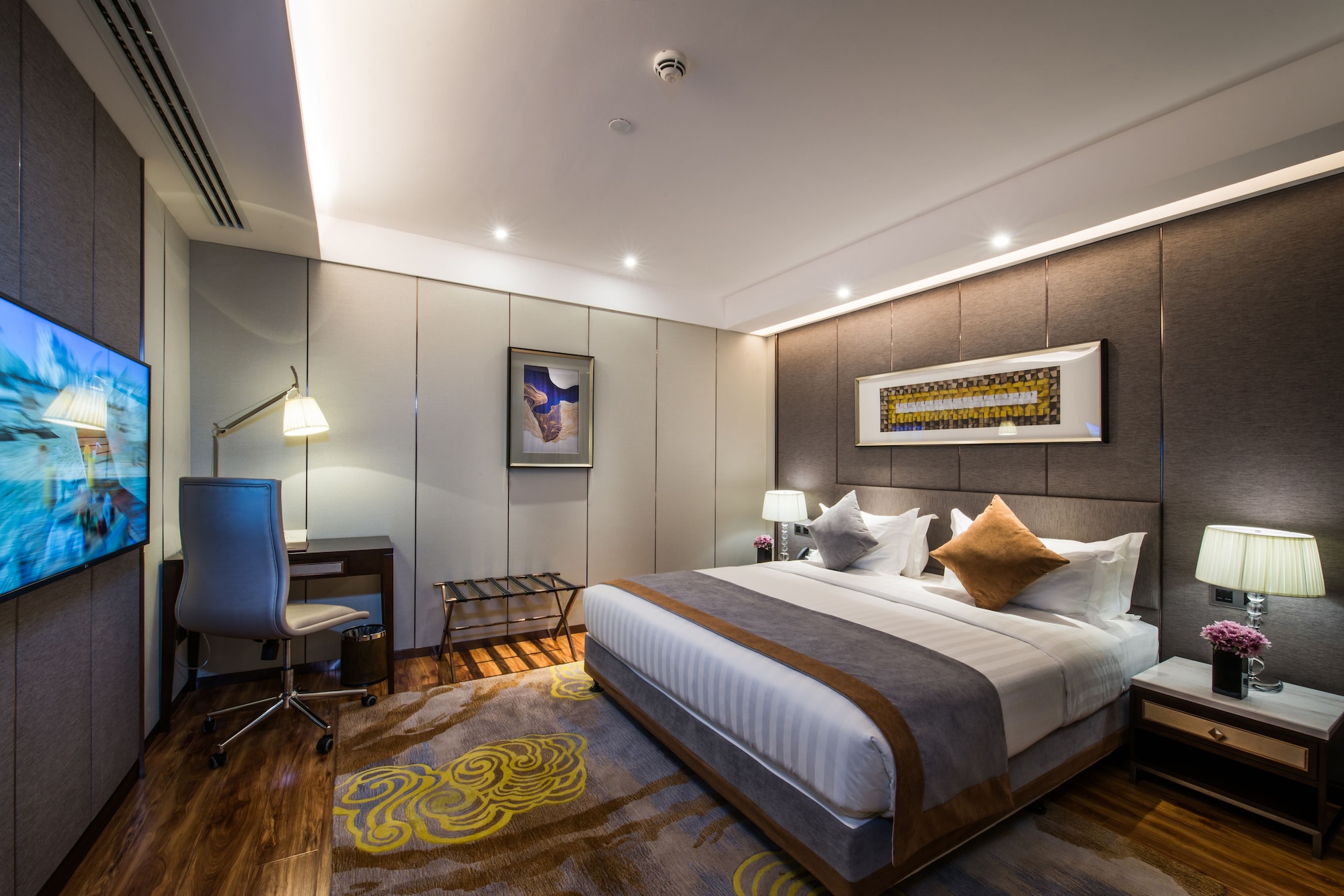DELUXE, DOUBLE BED