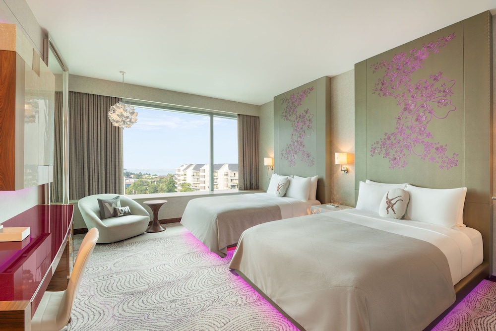 Wonderful, 2 Queen Beds, Island View