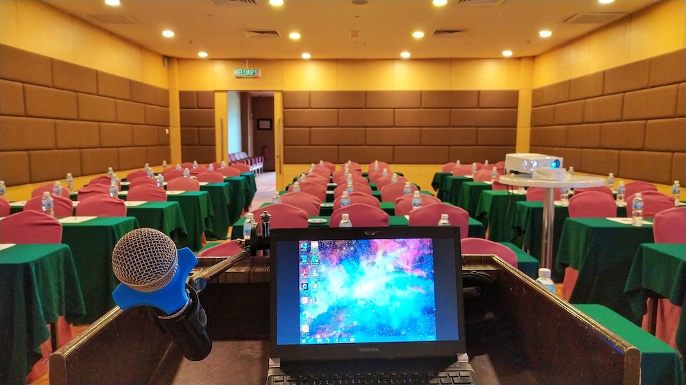 Courtyard Hotel At 1borneo 53/59