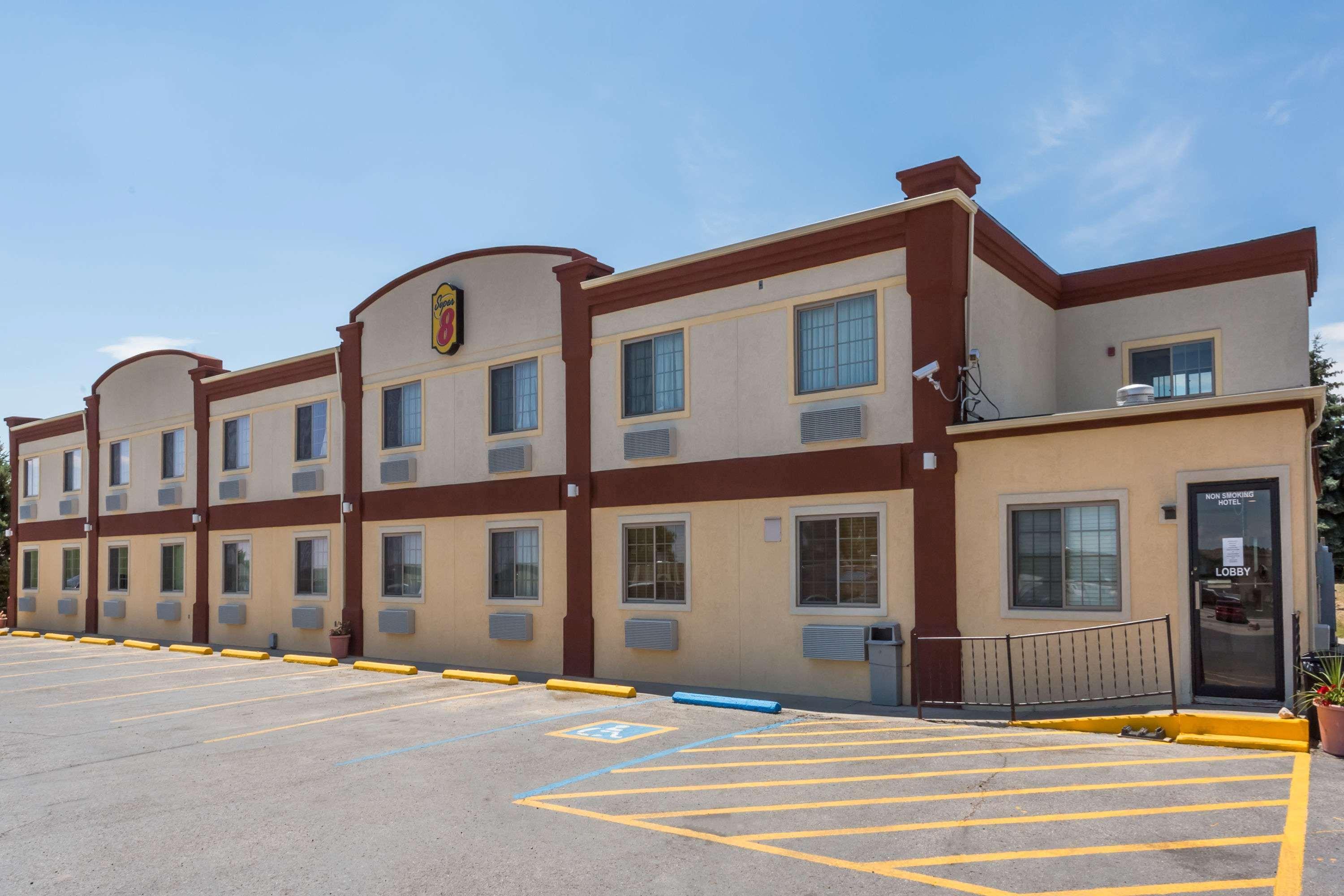 Super 8 by Wyndham Douglas, WY 2/17