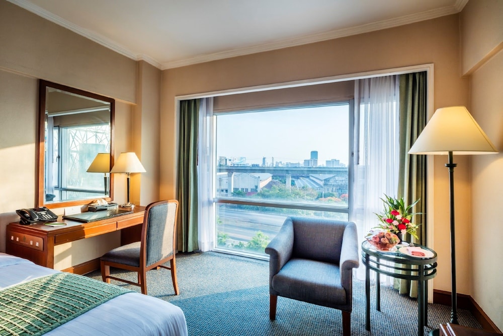 Bangkok Palace Hotel 52/75