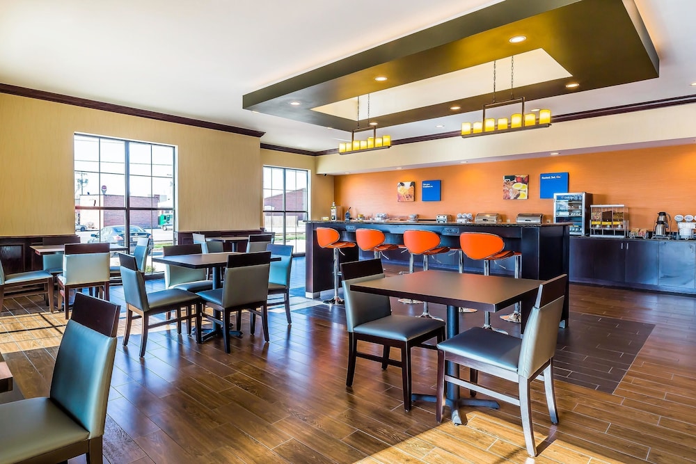 Comfort Inn & Suites Moore - Oklahoma City 44/48