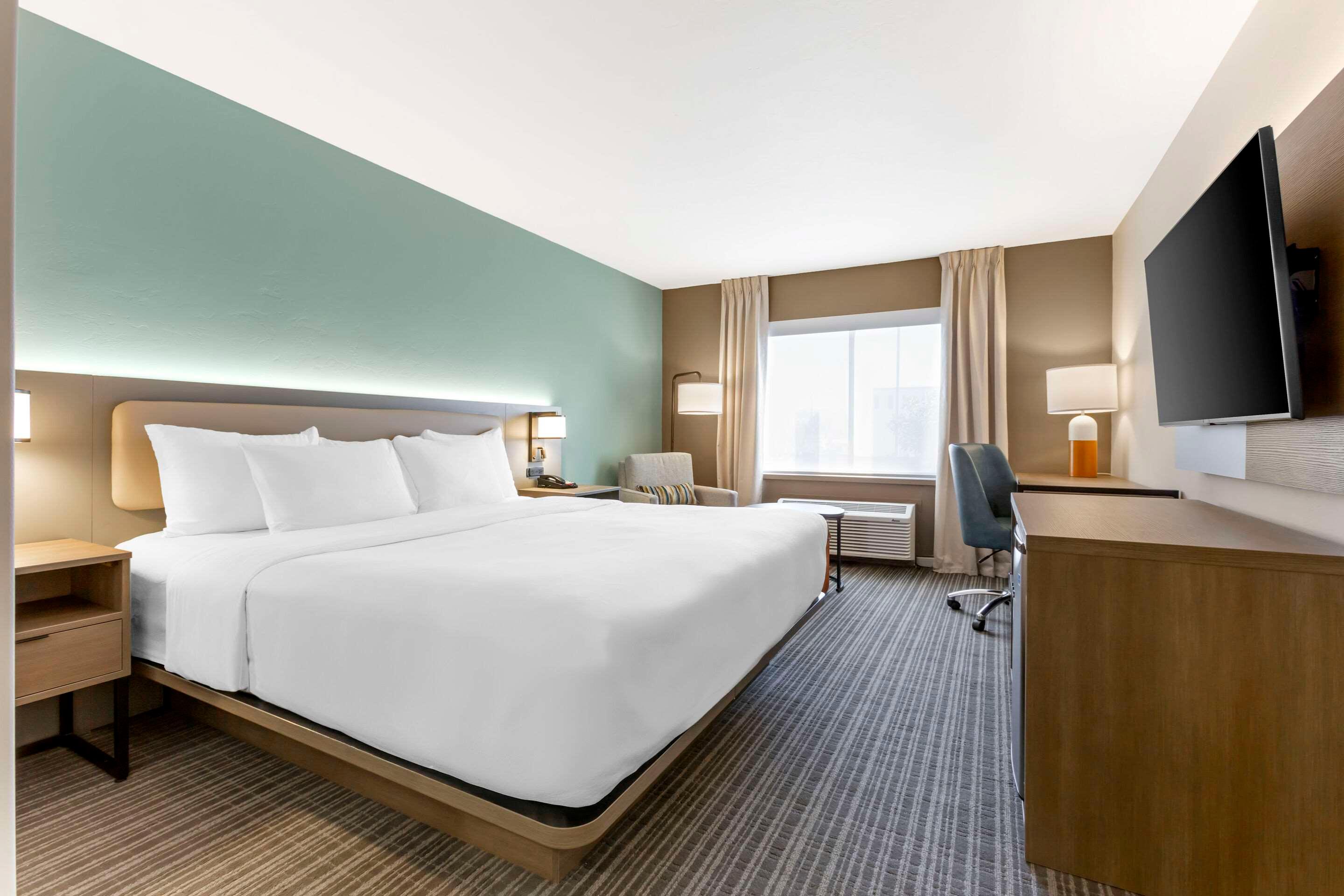 UPGRADE, SUITE, KING BED