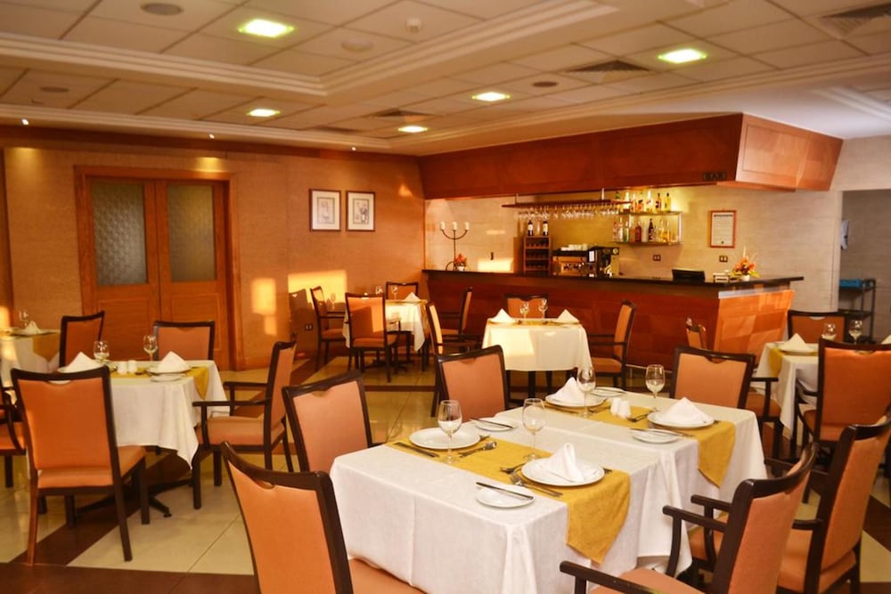restaurant-cafeteria