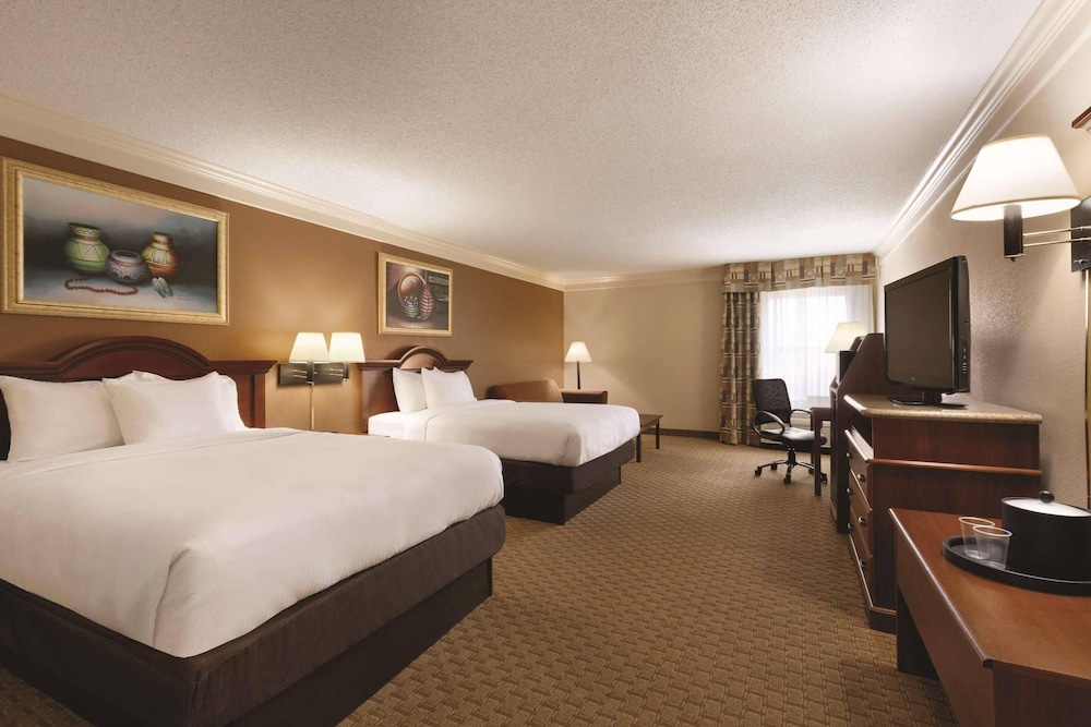 غرفة بسريرين كوين مع أريكة، Comfort Inn & Suites Portland Corpus Christi 4/5