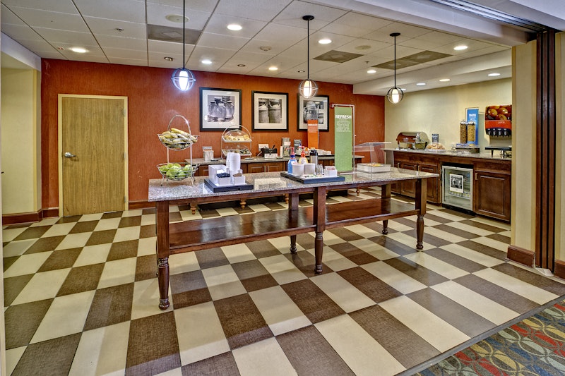 Hampton Inn Cleveland 3/35