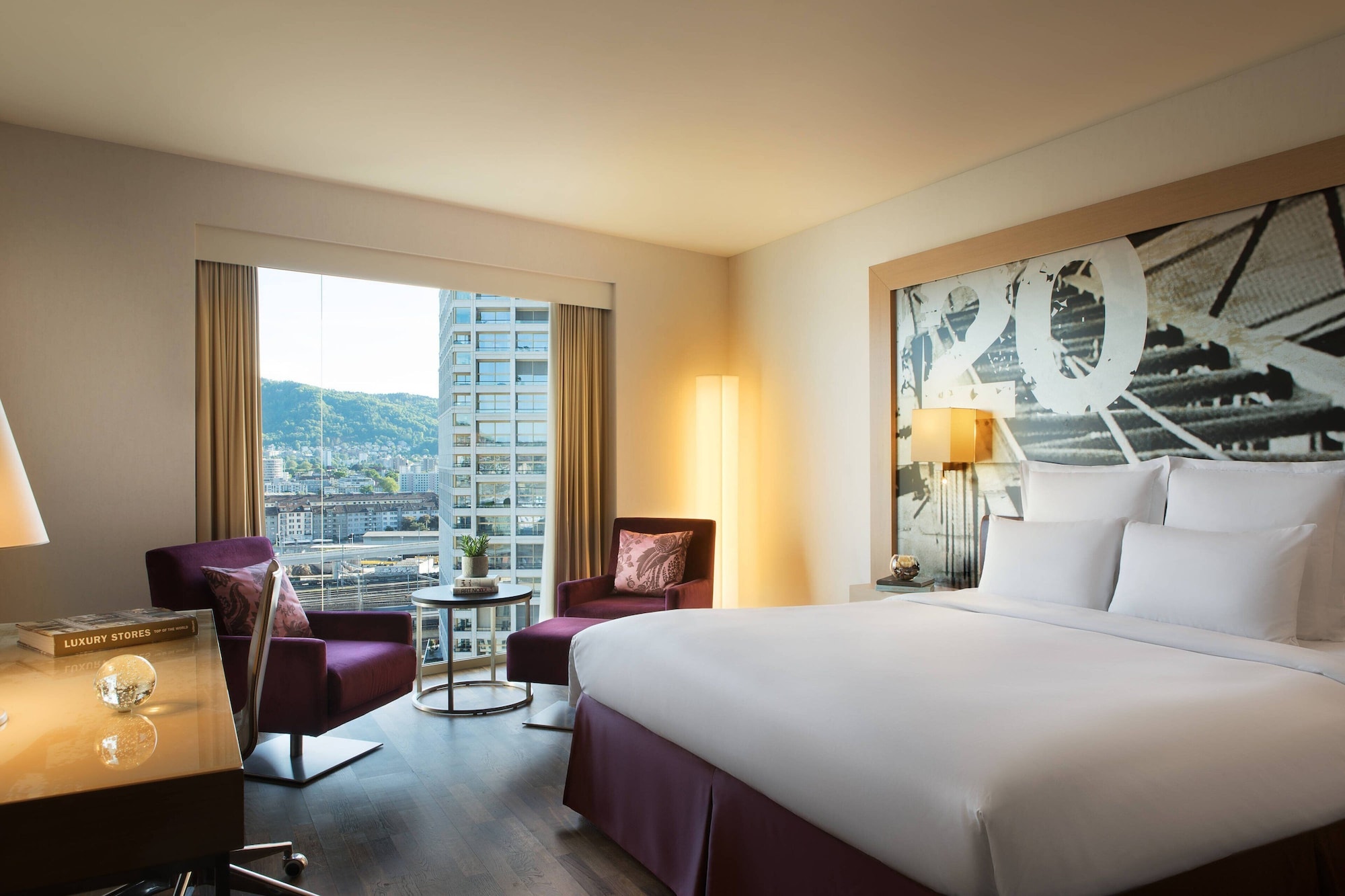 غرفة كلوب بسرير كينج، RENAISSANCE ZURICH TOWER HOTEL 2/5