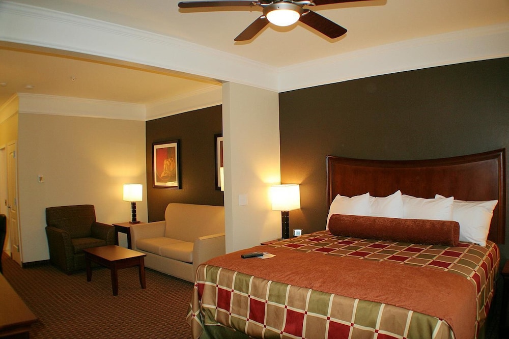 Best Western Plus Easton Inn & Suites 8/30