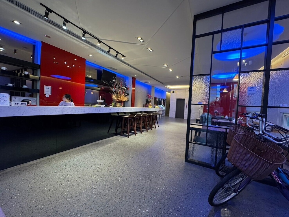 Travel Light Hotel 6/50