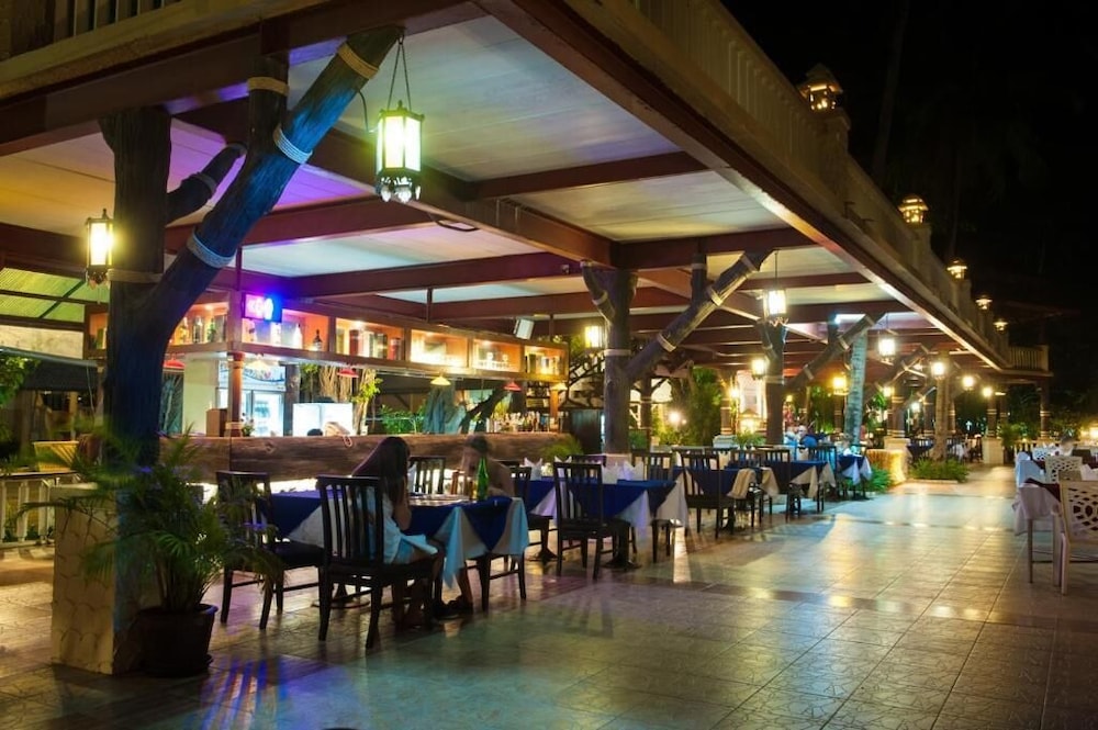 Phi Phi Island Cabana Hotel 61/69