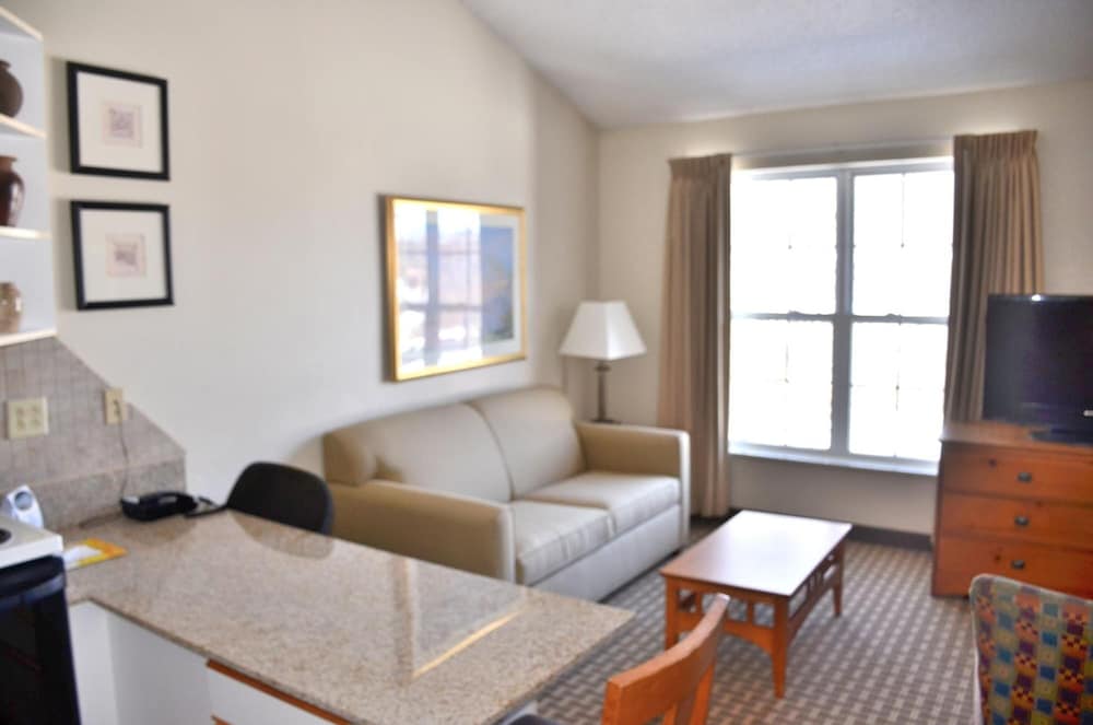 Cresthill Suites Syracuse 19/53
