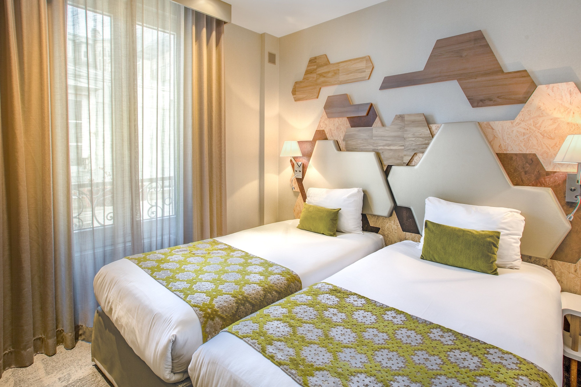 ROOM, TWIN BEDS